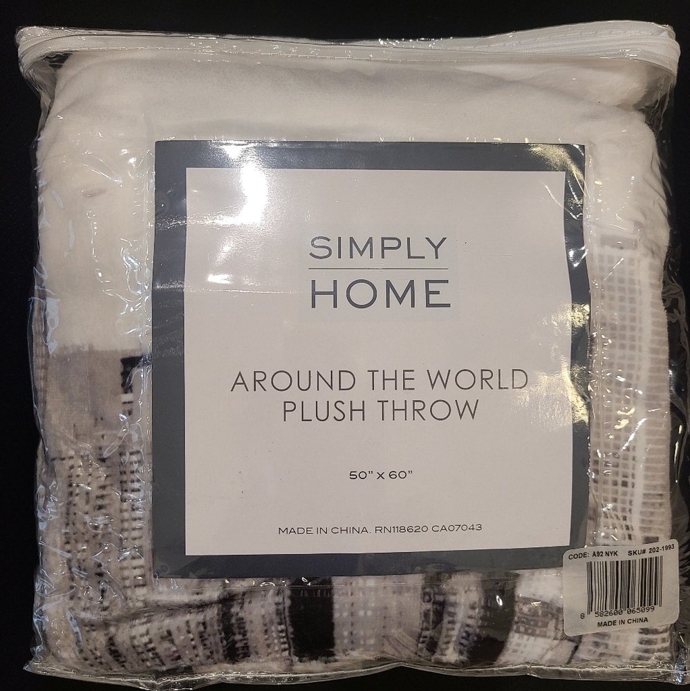 Around the World NYC Statue of Liberty Plush Throw - Picture 2 of 3